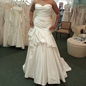 Ivory wedding dress with beautiful train size 8